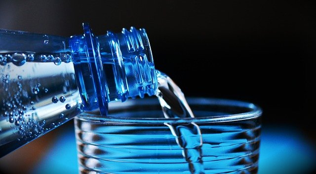 Des bouteilles d'eau alternatives et réutilisables